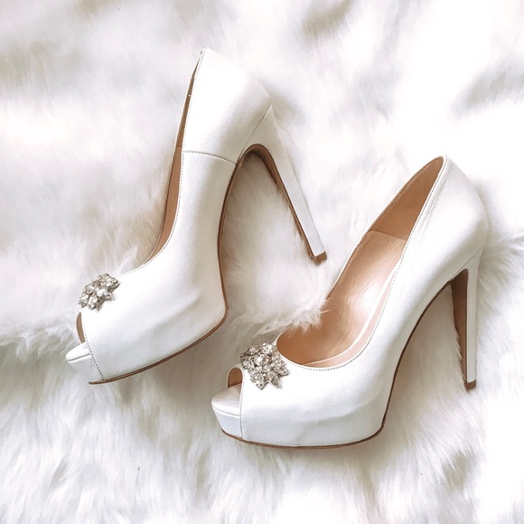 Le Chateau LUXE White Platform Peeps - Picture 2 of 7